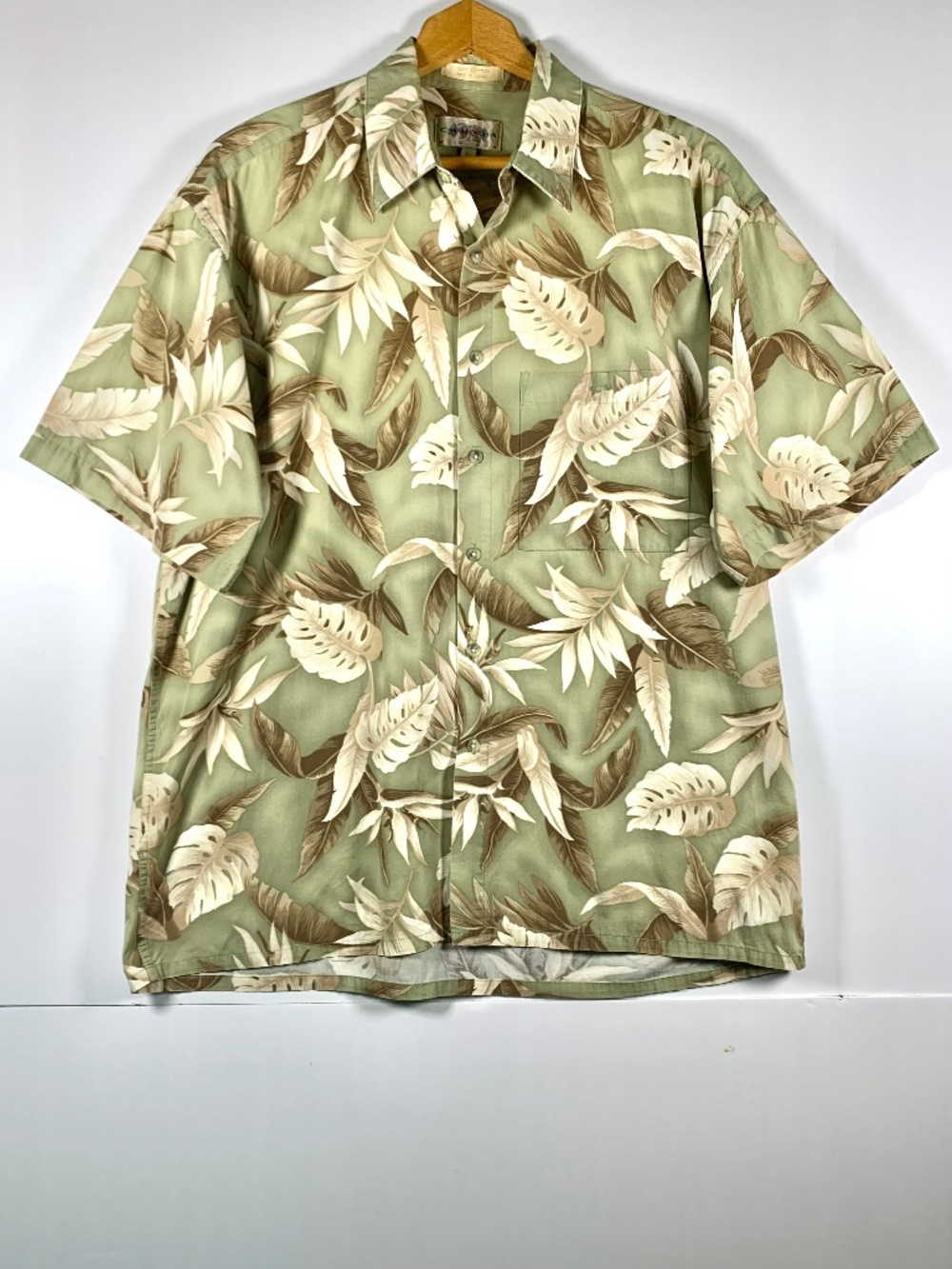 Vintage Men’s Hawaiian Tropical Leaf shirt green cream short sleeve button down